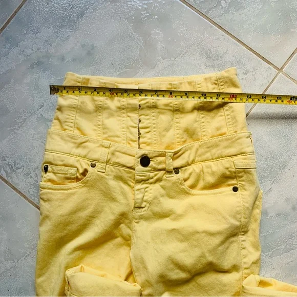 Alexander McQueen Butter Yellow High Rise Jeans, Size 38/25/2 - Picture 8 of 13